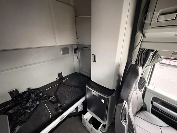 2022 Kenworth T680 - image 11