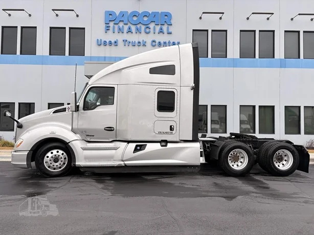 2022 Kenworth T680 - image 3