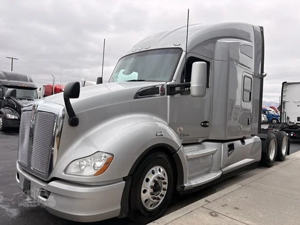 2022 Kenworth T680 - image 4