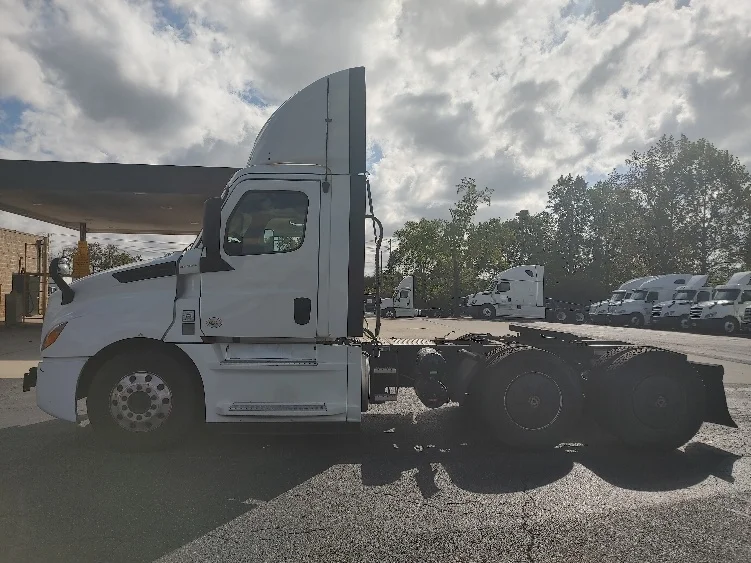 2020 Freightliner Cascadia in Concord, NC — photo 4