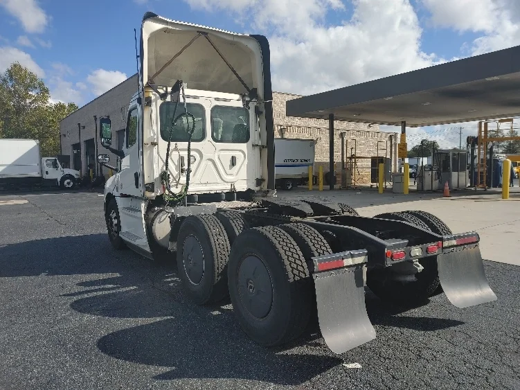 2020 Freightliner Cascadia in Concord, NC — photo 5