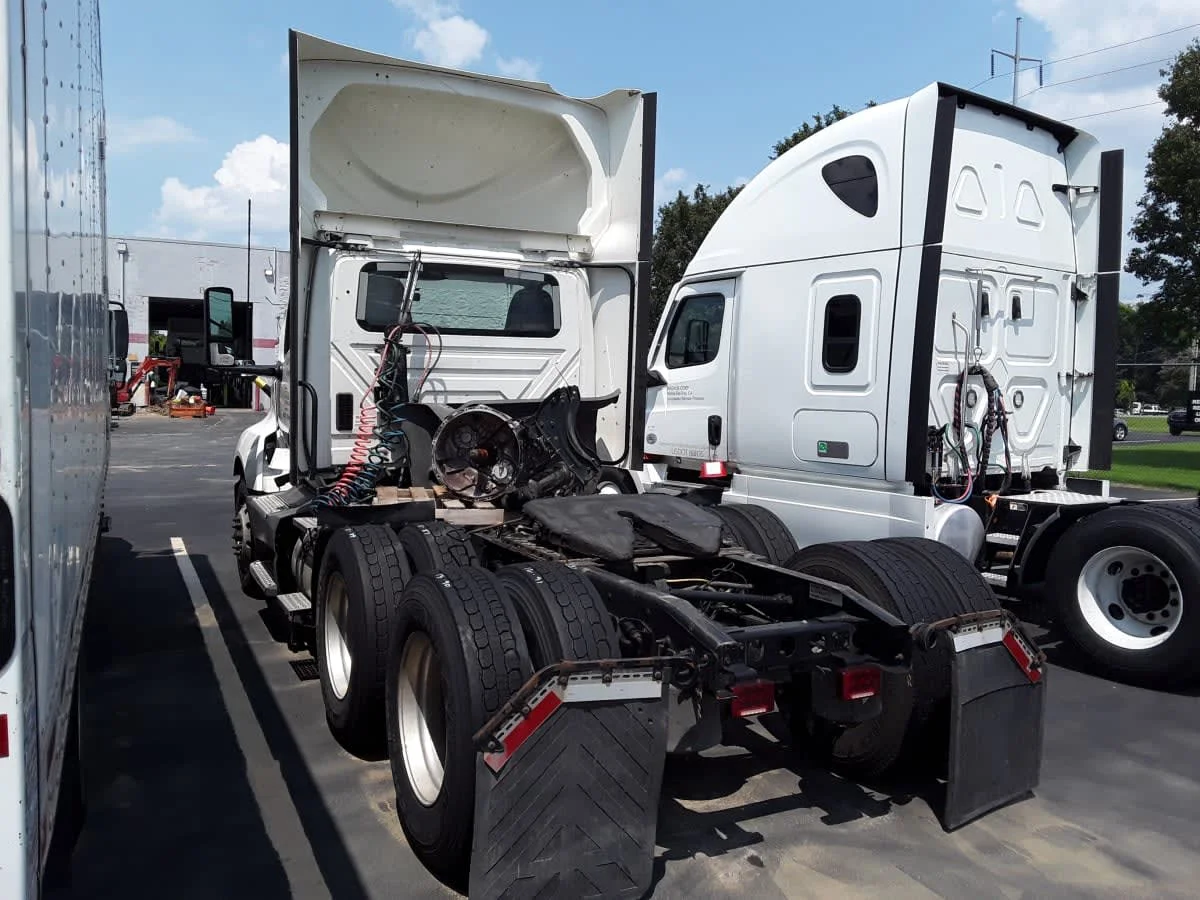 2020 International LT in La Vergne, TN — photo 6
