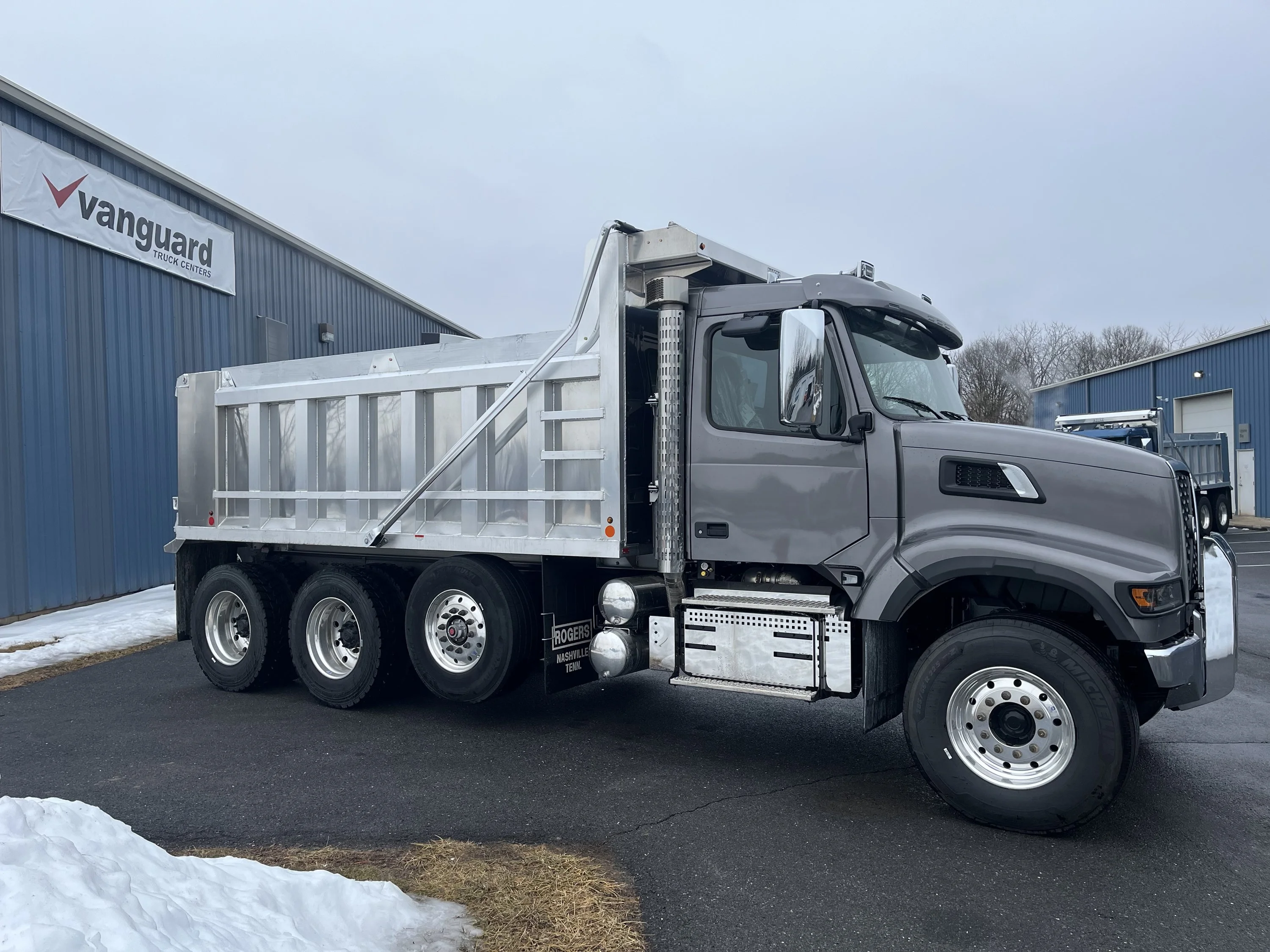 2026 Volvo VHD 300 in Hagerstown, MD — photo 4
