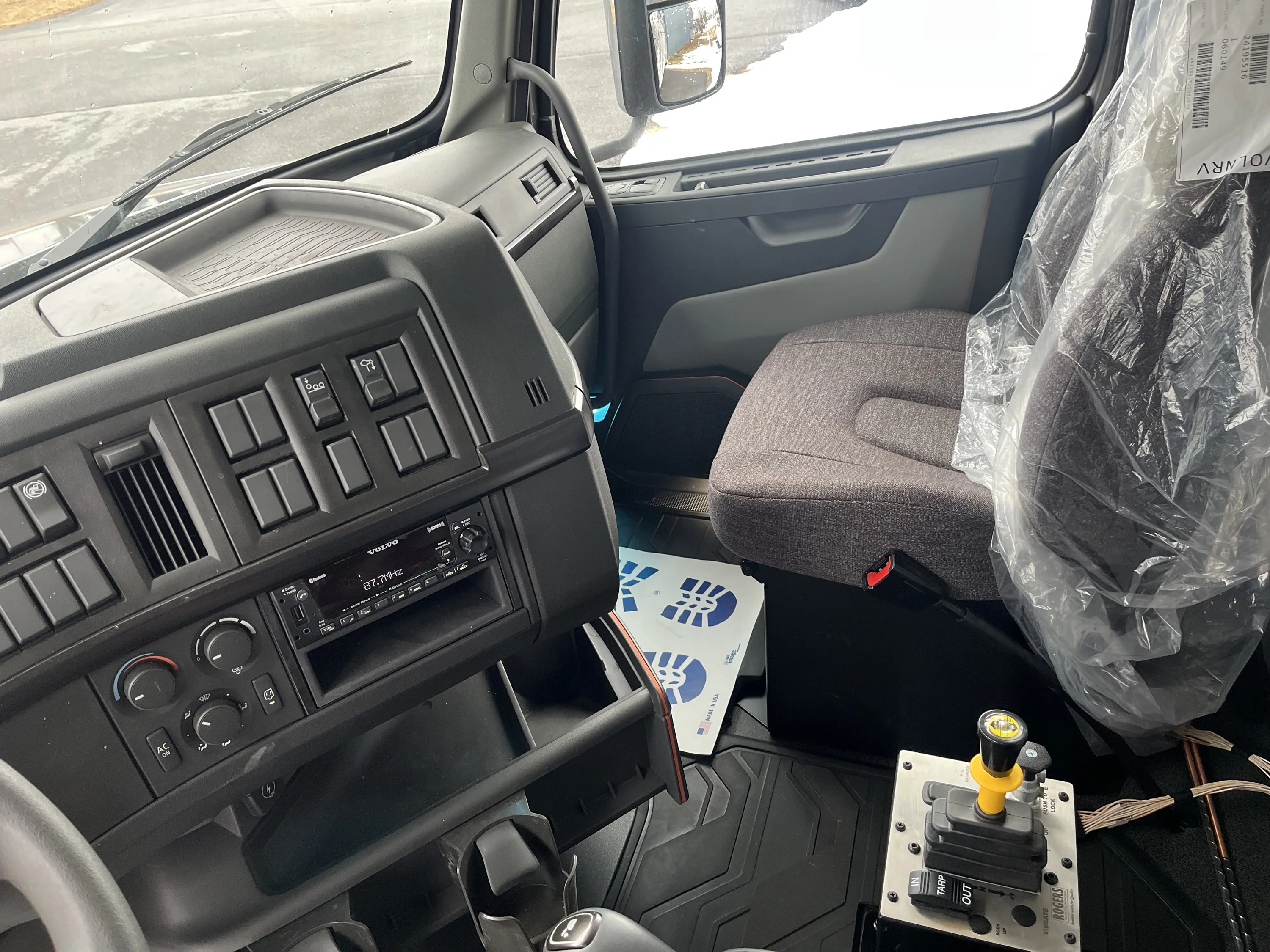 2026 Volvo VHD 300 in Hagerstown, MD — photo 12