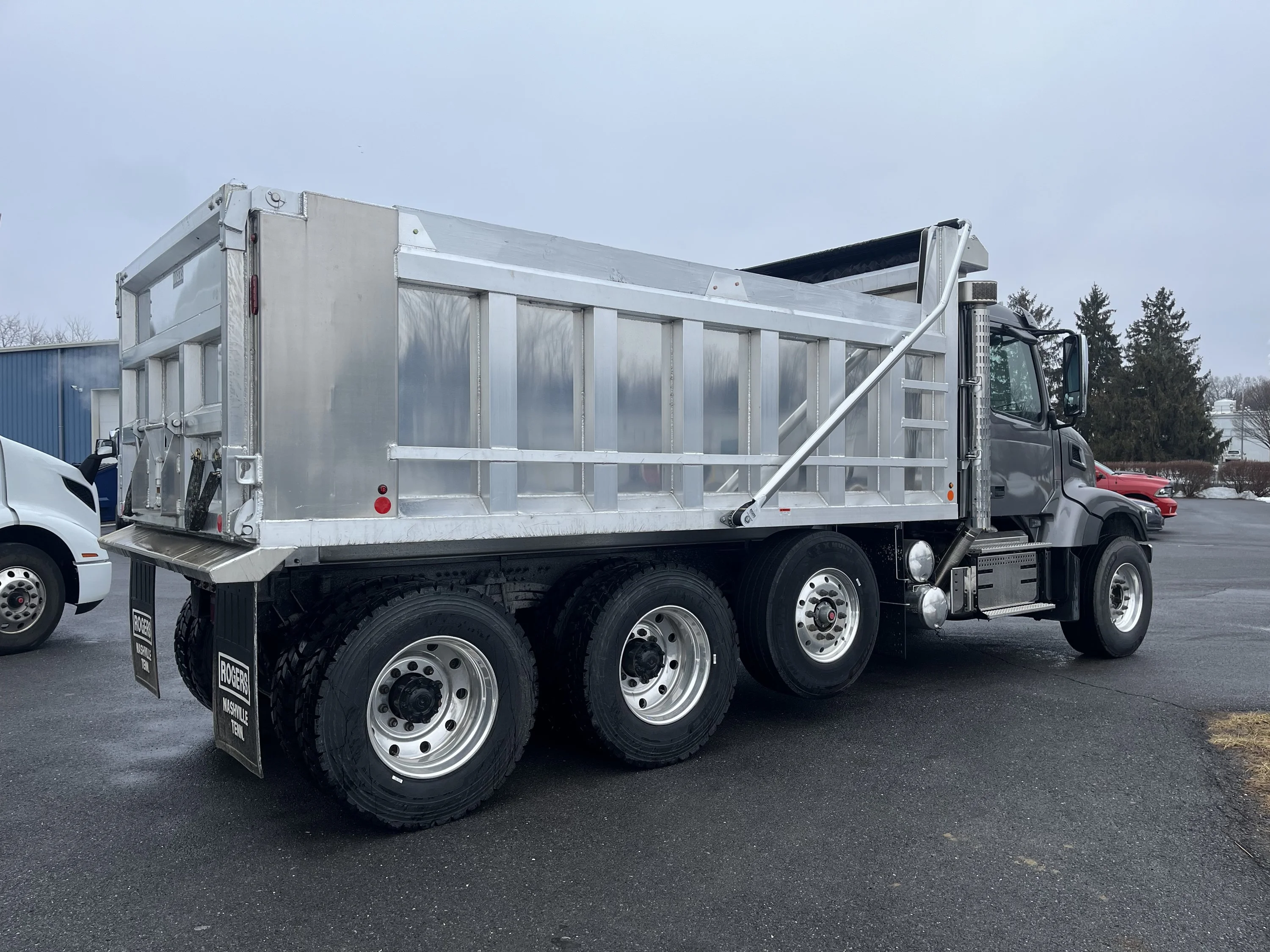 2026 Volvo VHD 300 in Hagerstown, MD — photo 5