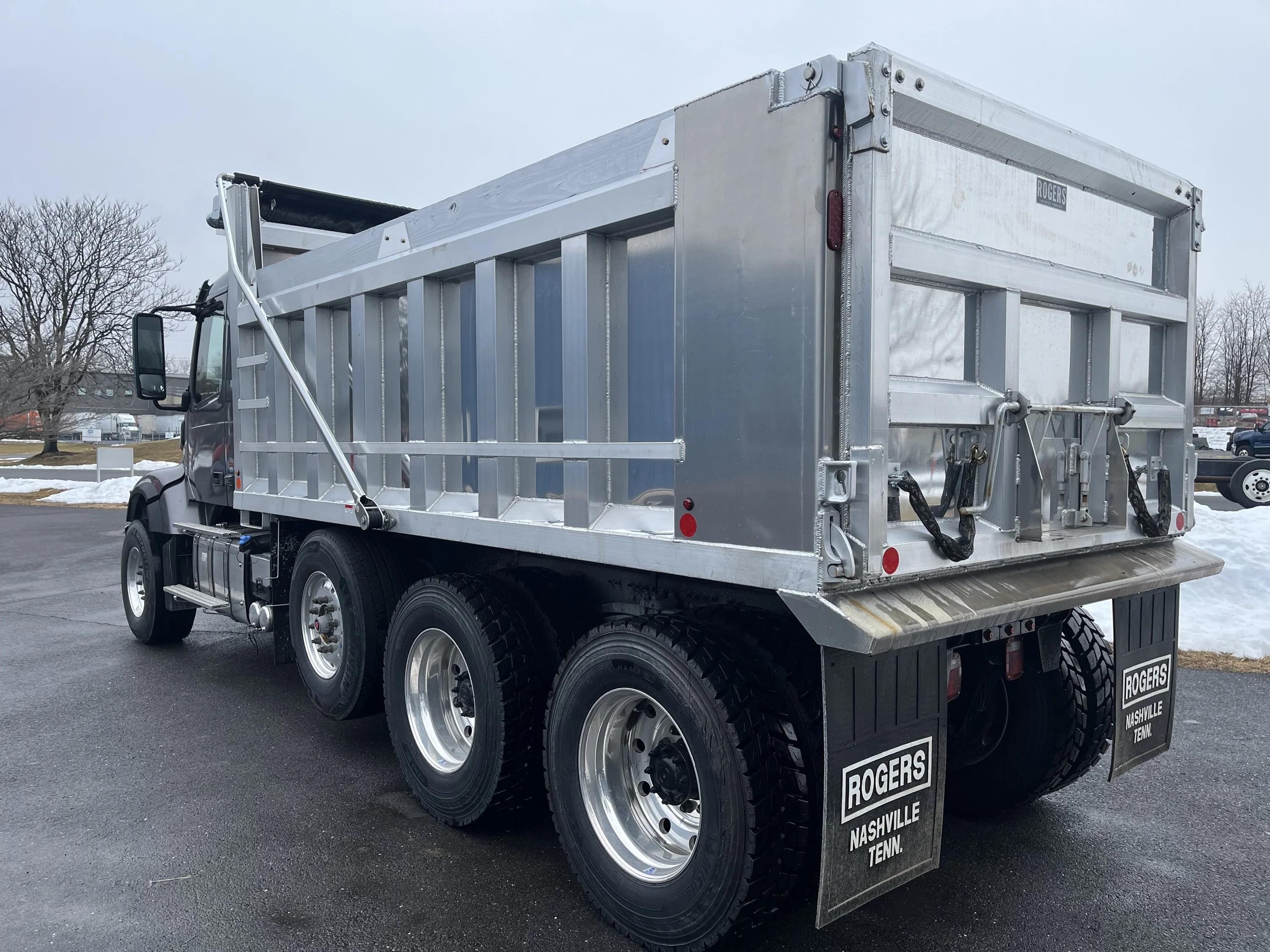 2026 Volvo VHD 300 in Hagerstown, MD — photo 7