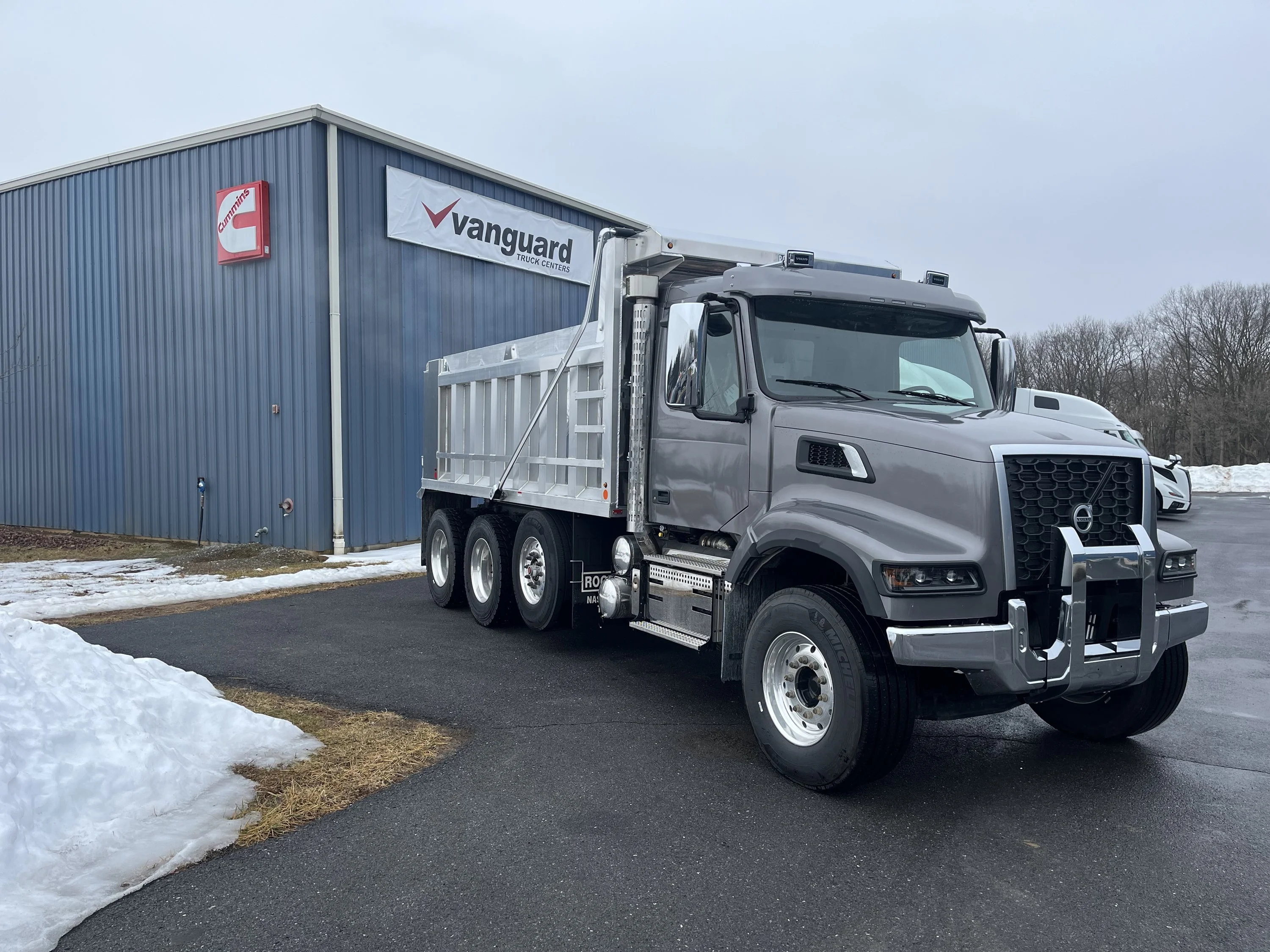 2026 Volvo VHD 300 in Hagerstown, MD — photo 3