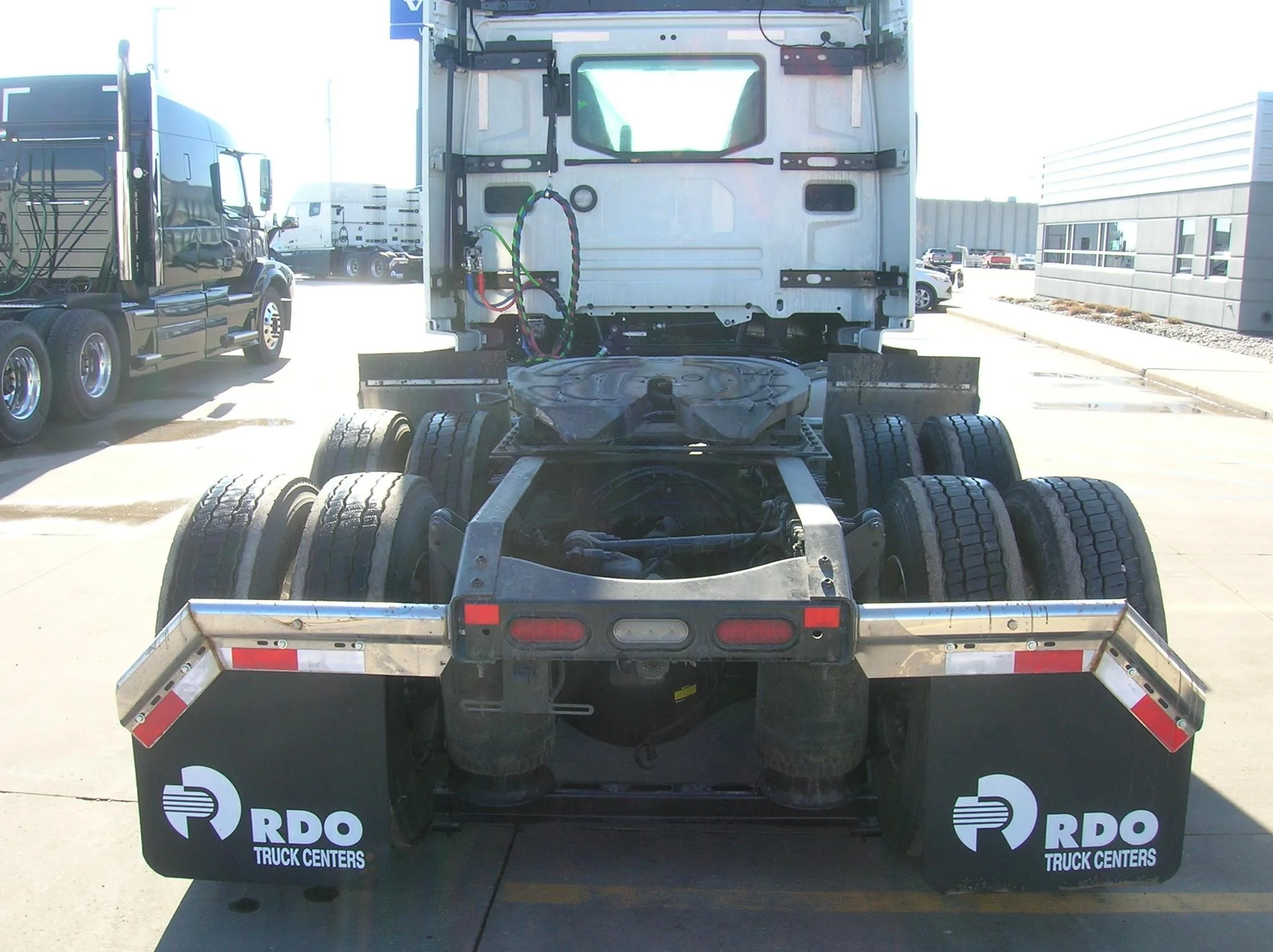 2025 Volvo VNL 300 - image 6