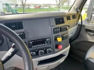 2021 Peterbilt 579 in Columbus, OH — photo 10