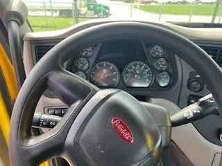 2021 Peterbilt 579 in Columbus, OH — photo 9