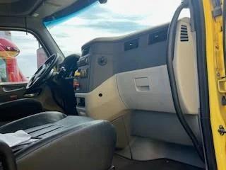 2021 Peterbilt 579 in Columbus, OH — photo 11