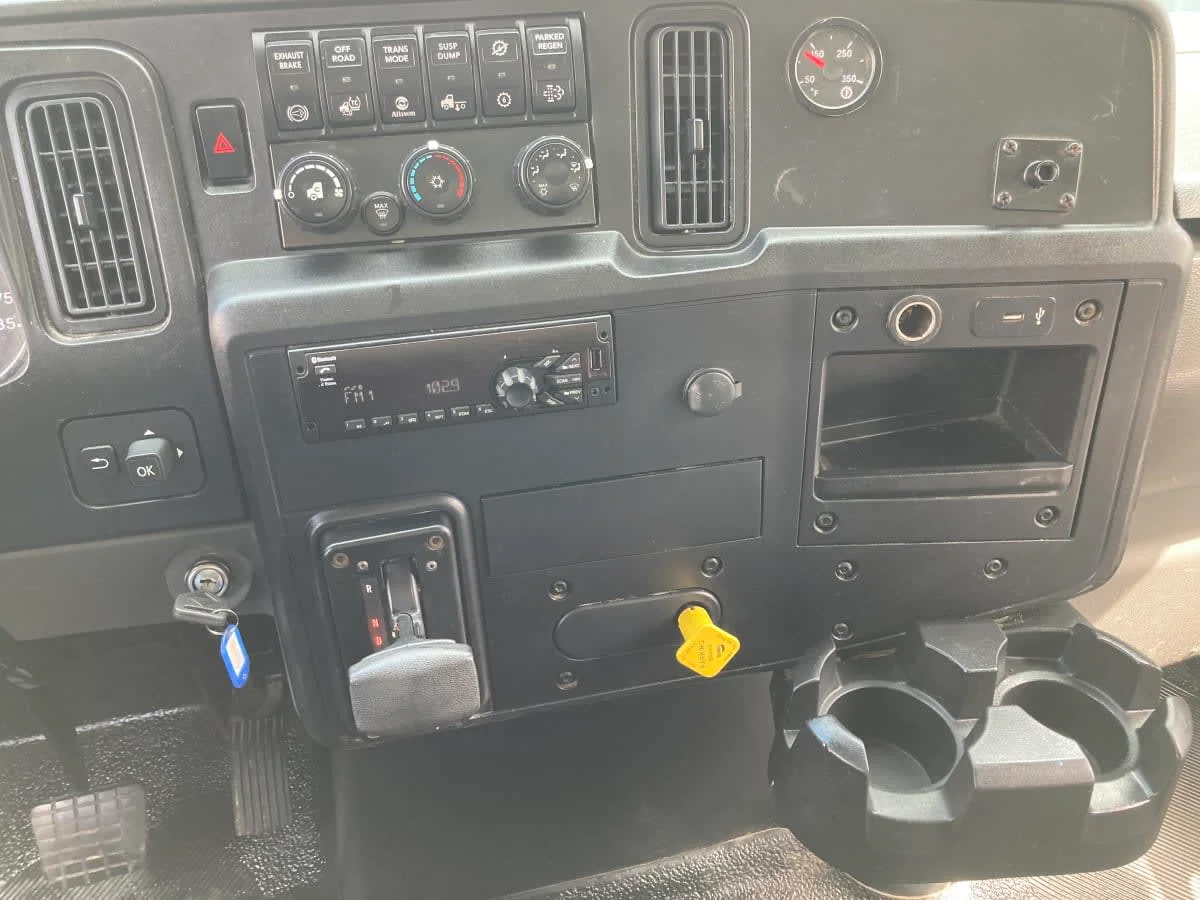 2019 International MV - image 13