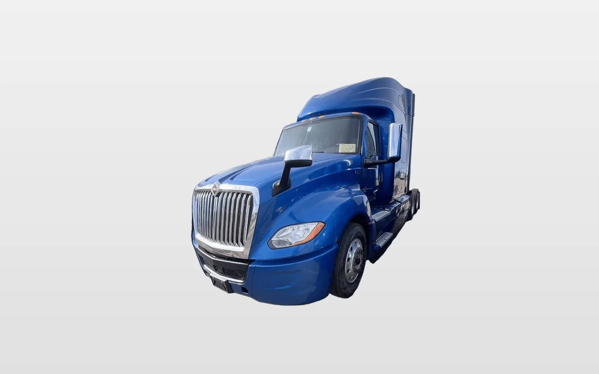 2022 International LT - image 1