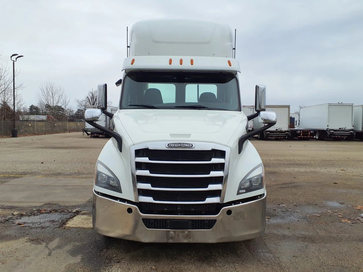 2019 Freightliner Cascadia in Wayland, MI — photo 2