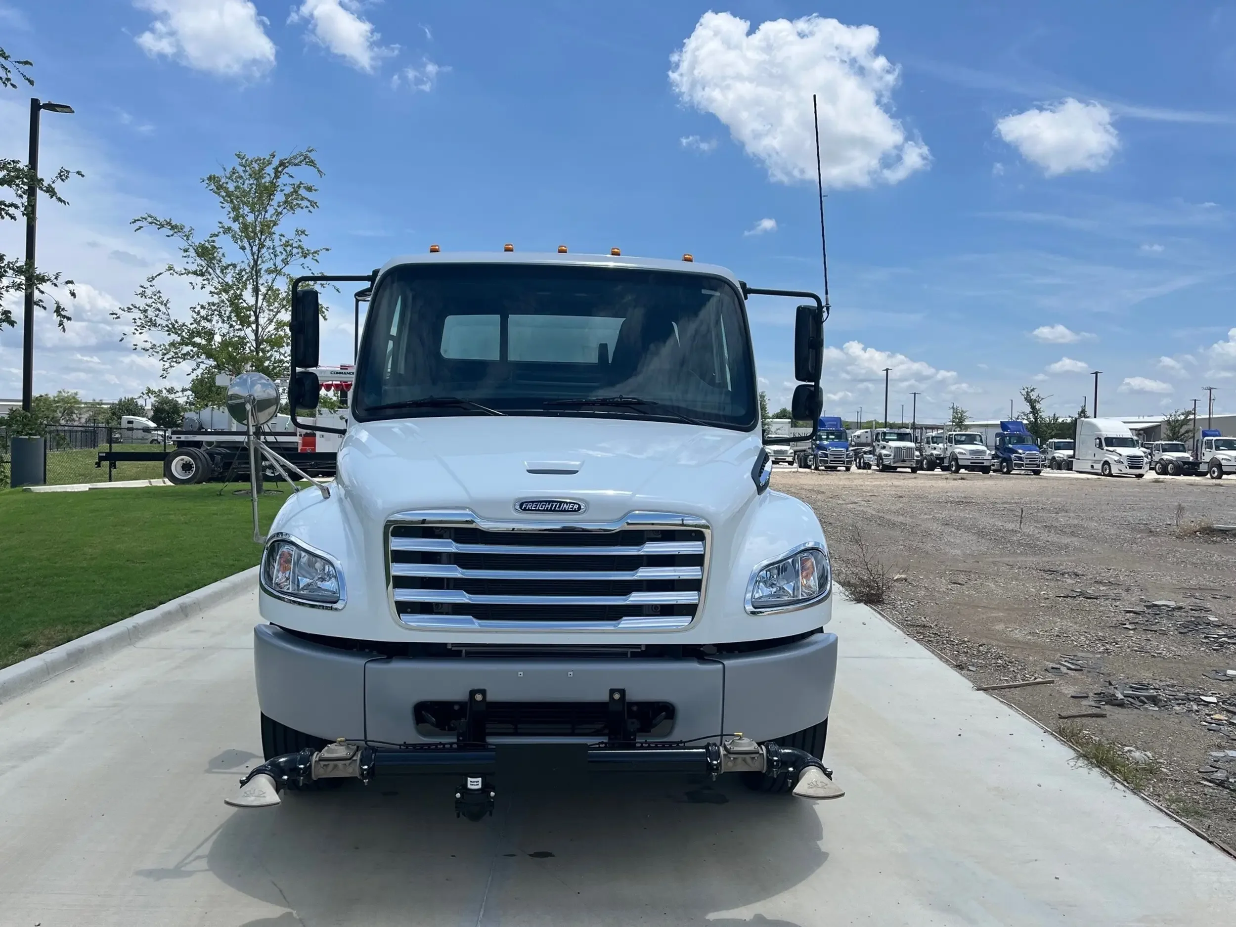 2026 Freightliner M2 106 - image 2