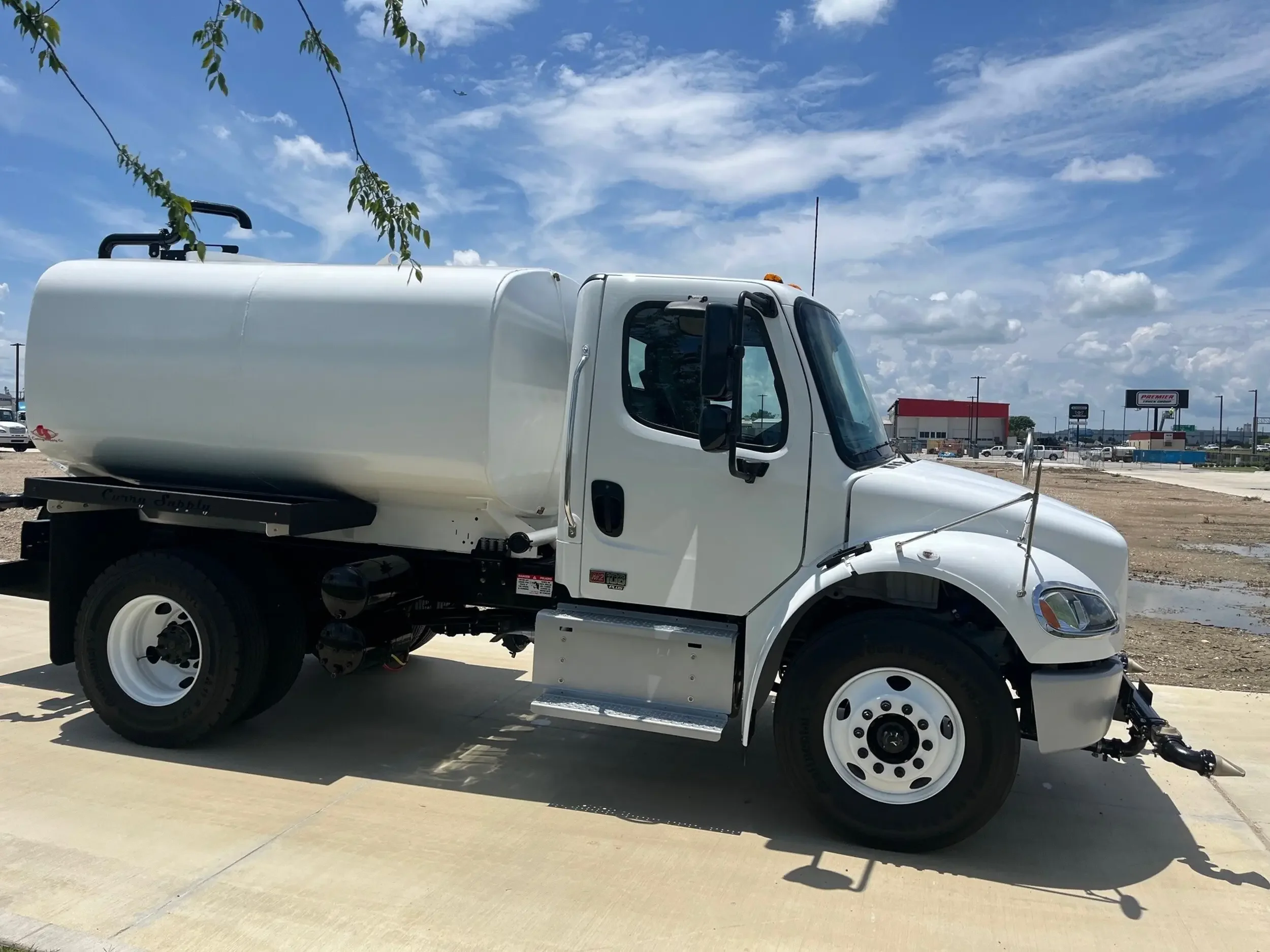 2026 Freightliner M2 106 - image 4