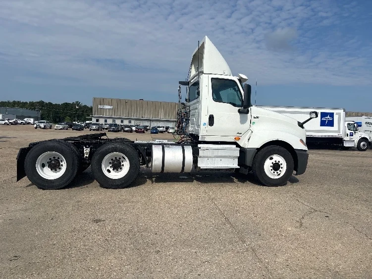2019 International LT in Hammond, LA — photo 8