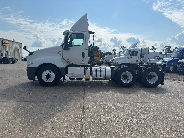 2019 International LT in Hammond, LA — photo 4