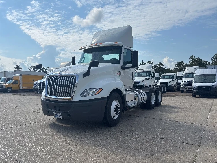 2019 International LT in Hammond, LA — photo 3