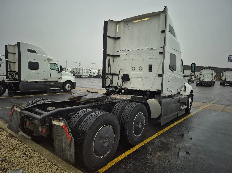 2023 International LT - image 7