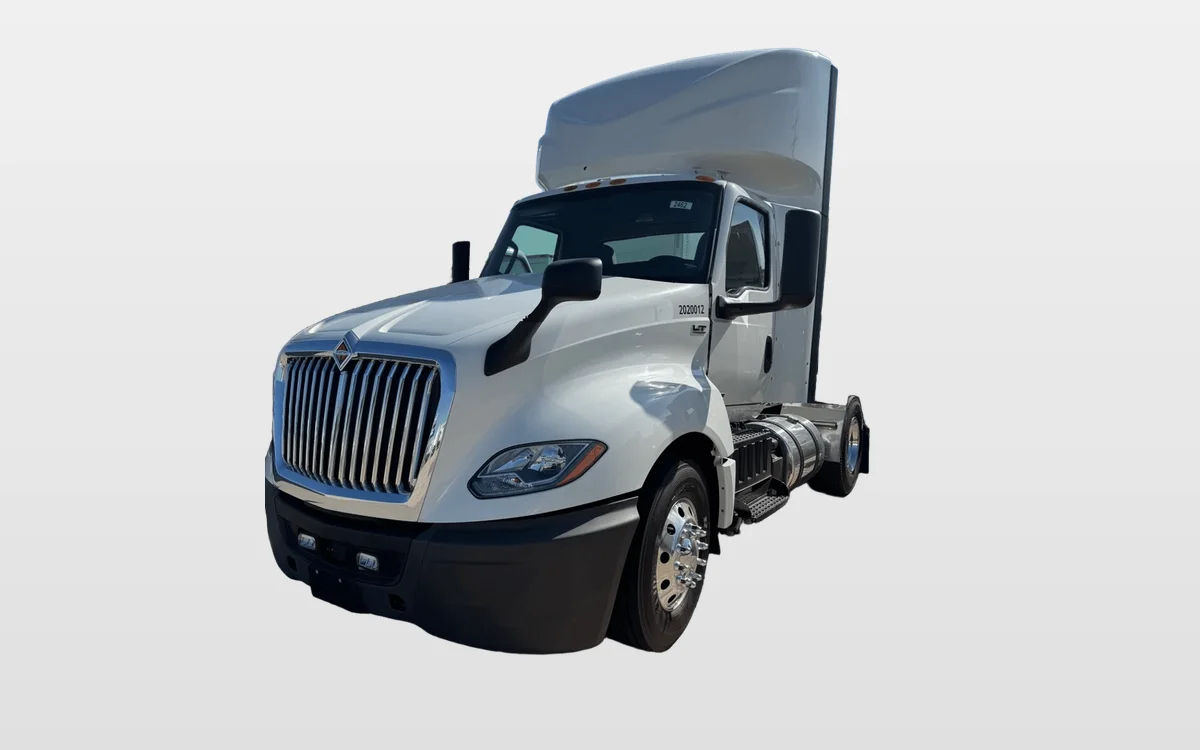 2022 International LT - image 1