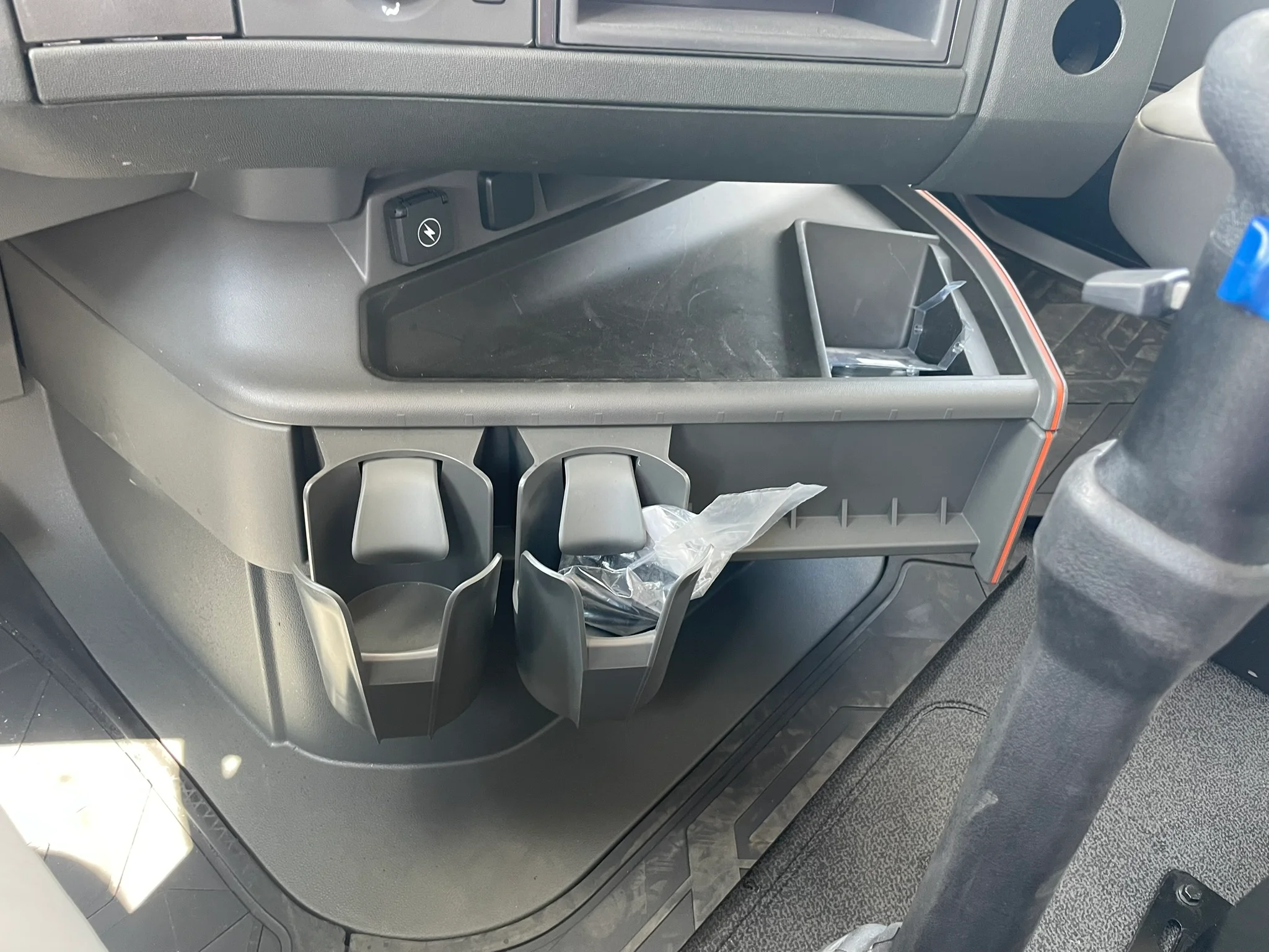 2025 Volvo VHD 300 in Fort Worth, TX — photo 20