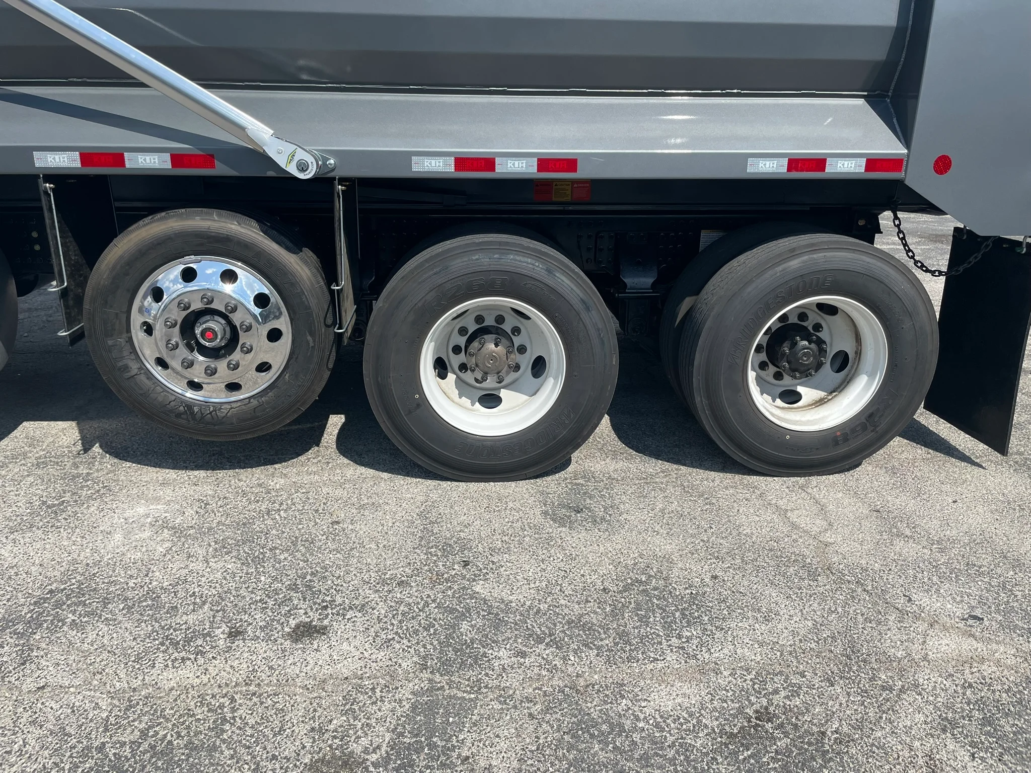 2025 Volvo VHD 300 in Fort Worth, TX — photo 8