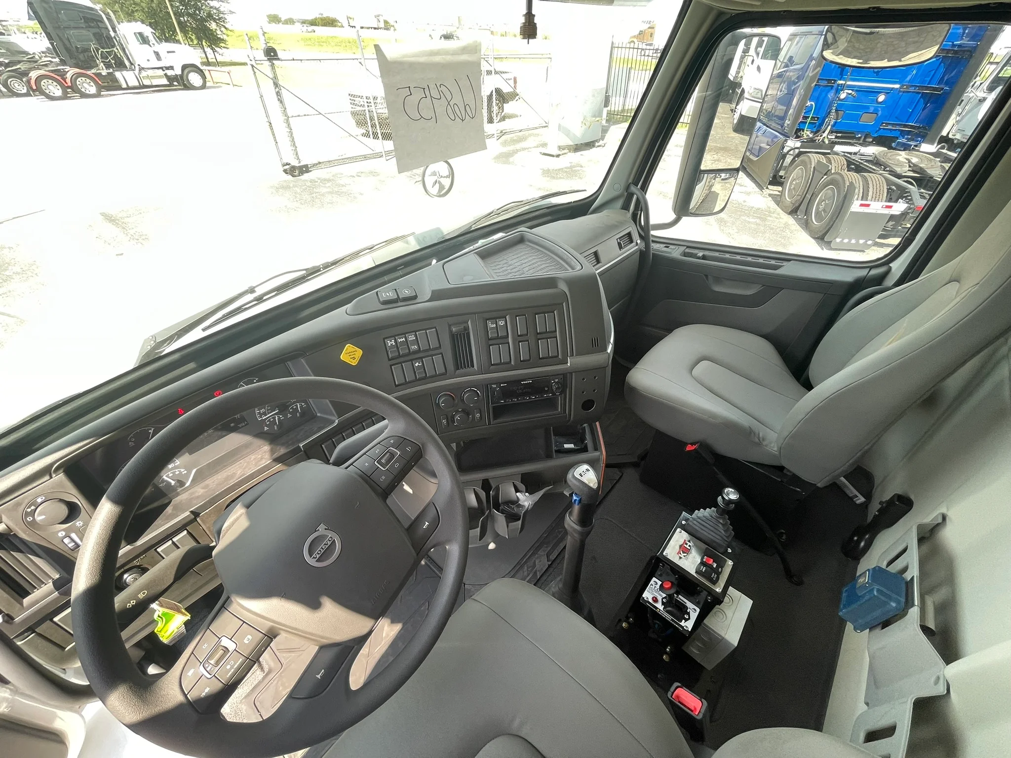 2025 Volvo VHD 300 in Fort Worth, TX — photo 17