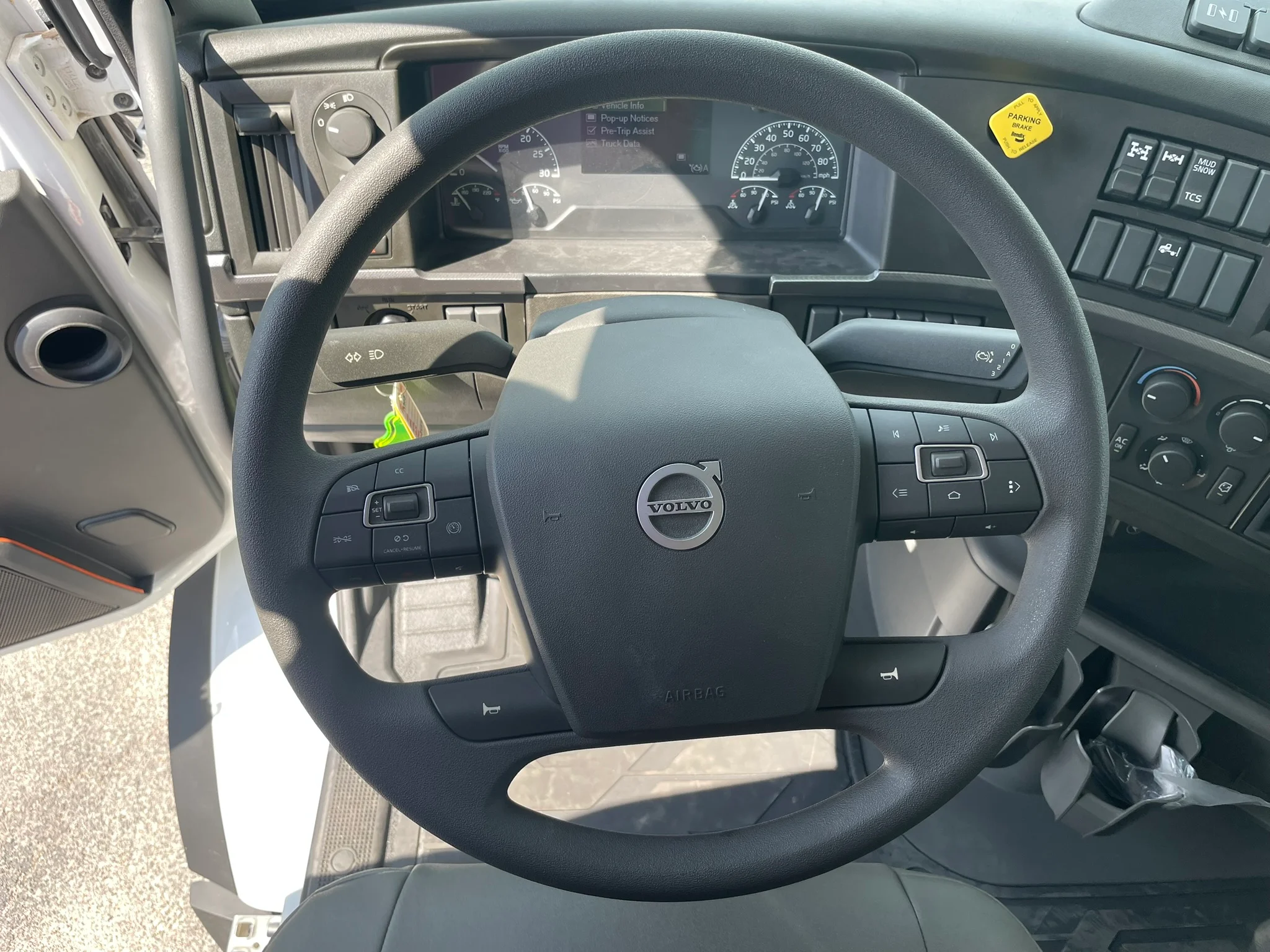 2025 Volvo VHD 300 in Fort Worth, TX — photo 18