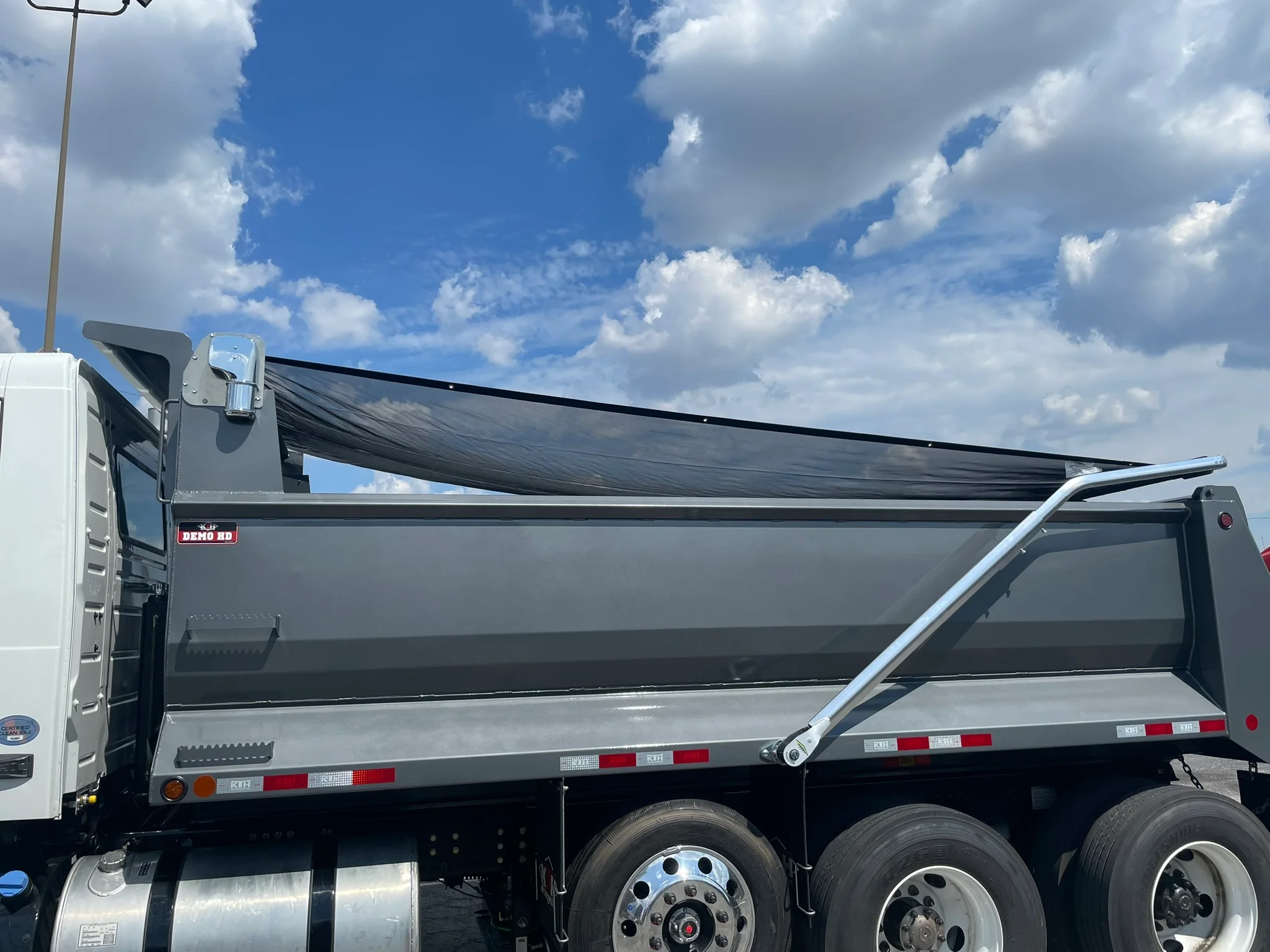 2025 Volvo VHD 300 in Fort Worth, TX — photo 12
