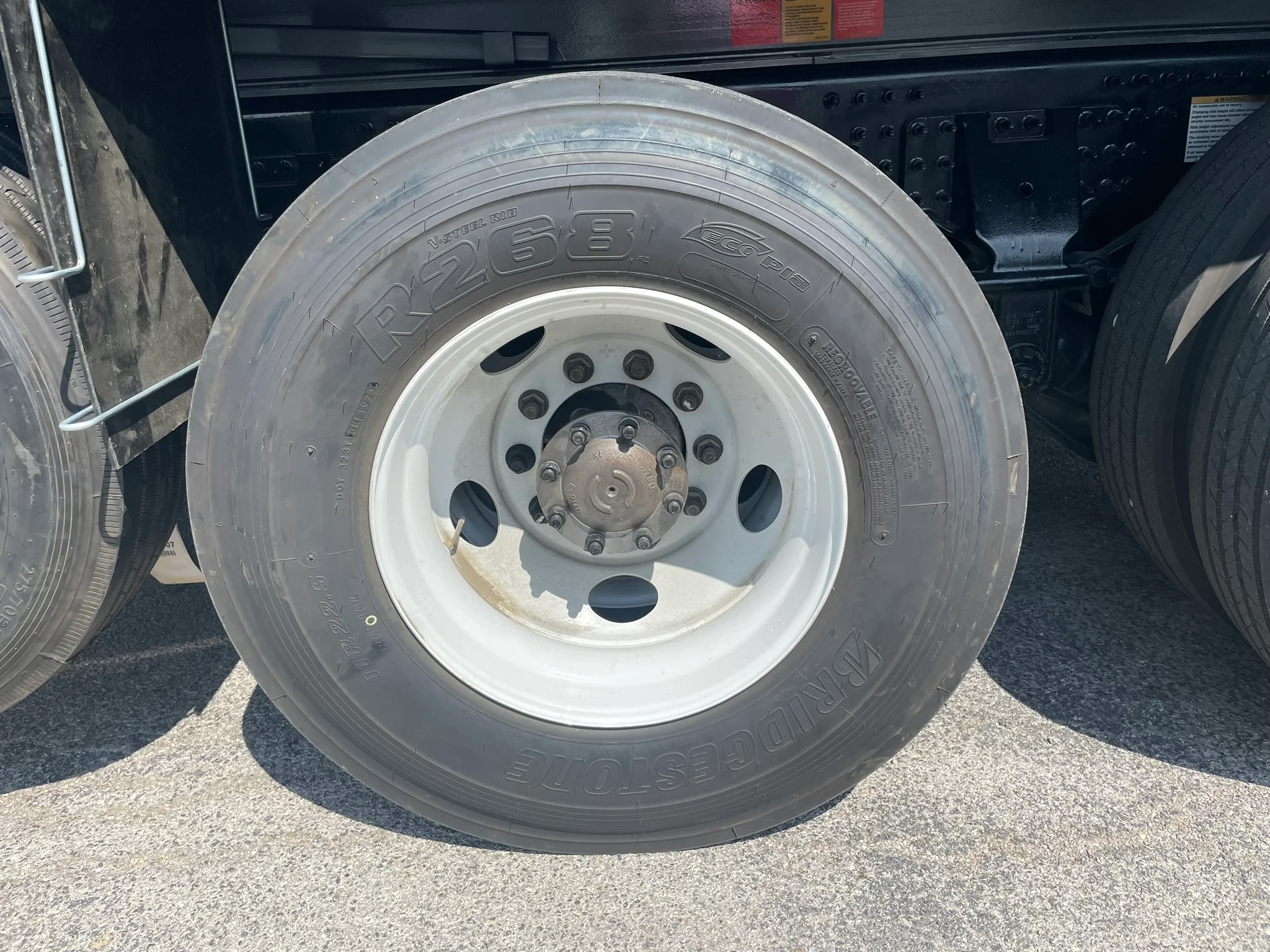 2025 Volvo VHD 300 in Fort Worth, TX — photo 9