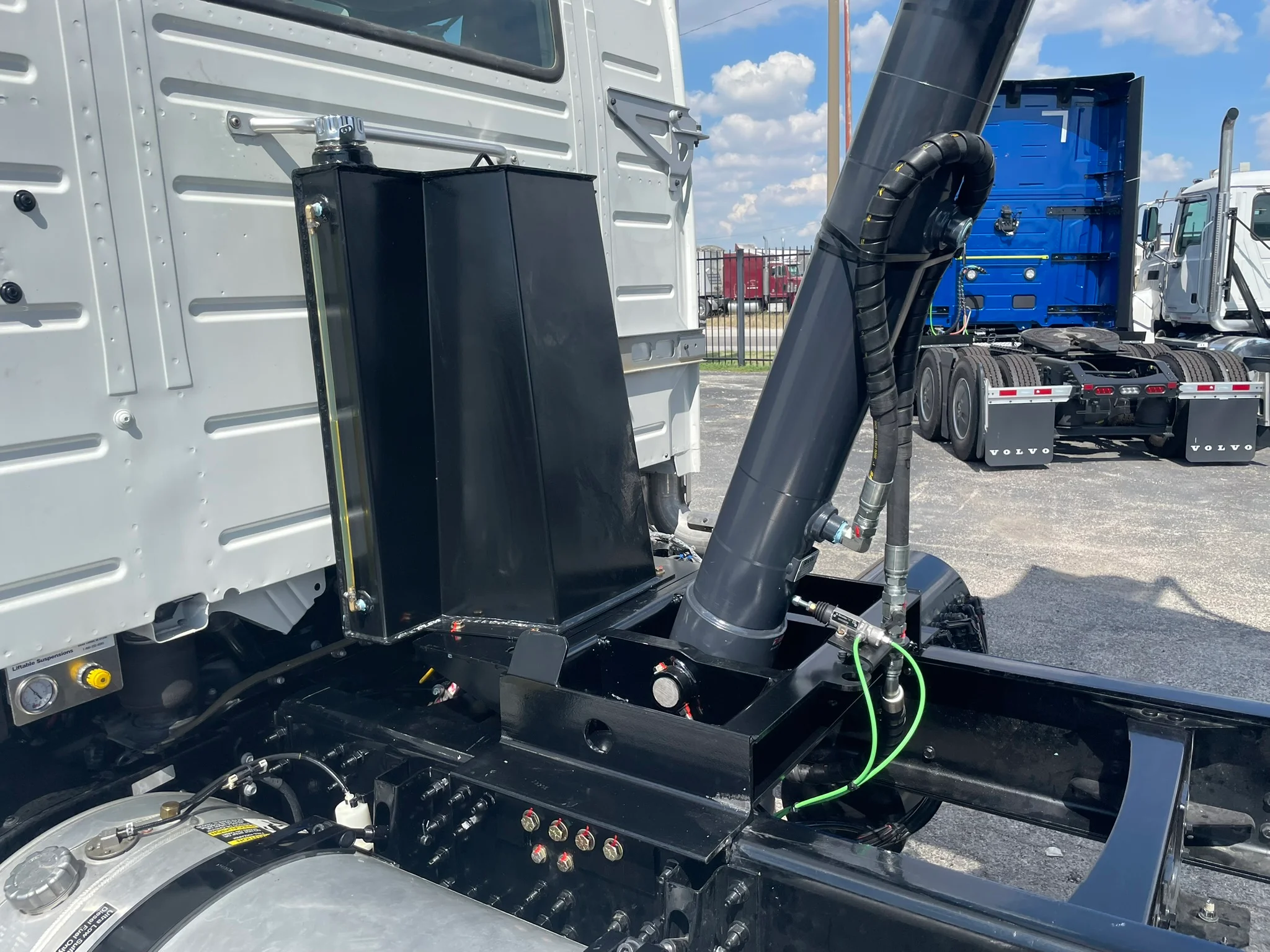 2025 Volvo VHD 300 in Fort Worth, TX — photo 16