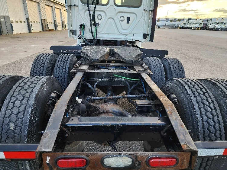 2018 Freightliner Cascadia - image 6