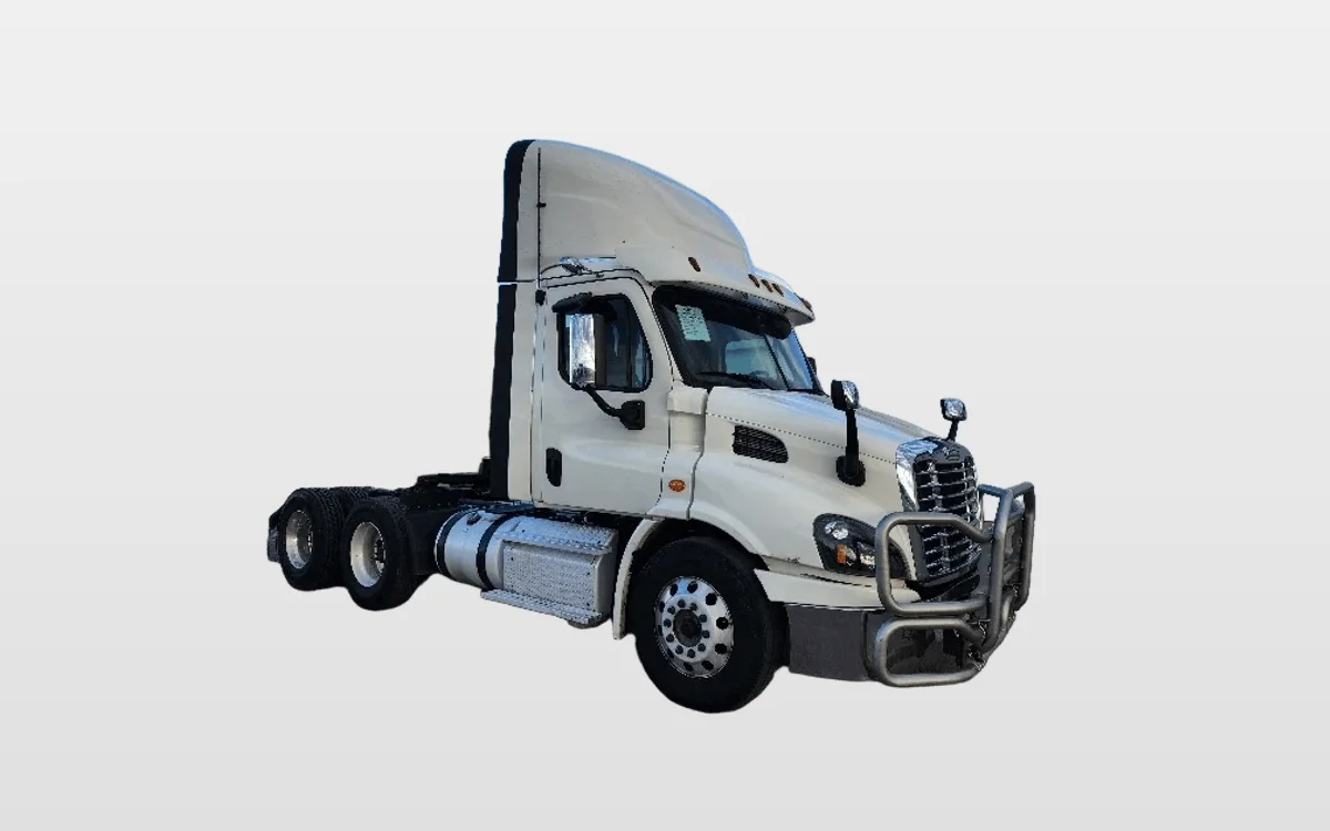 2018 Freightliner Cascadia - image 1