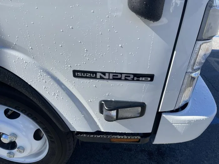 2025 Isuzu NPR - image 9