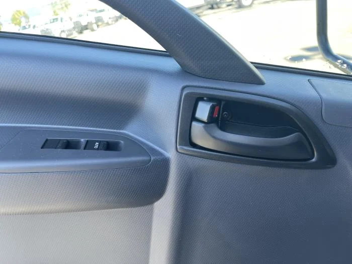 2025 Isuzu NPR - image 12