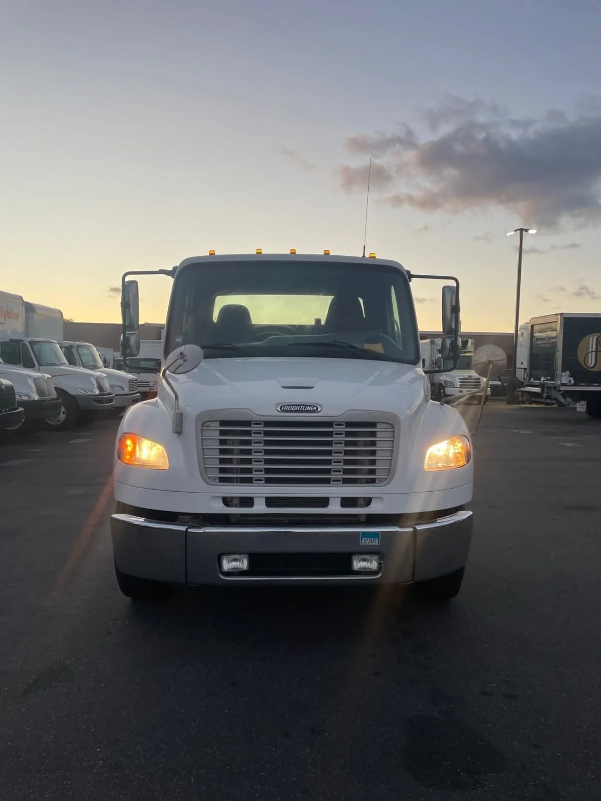 2016 Freightliner M2 106 - image 2