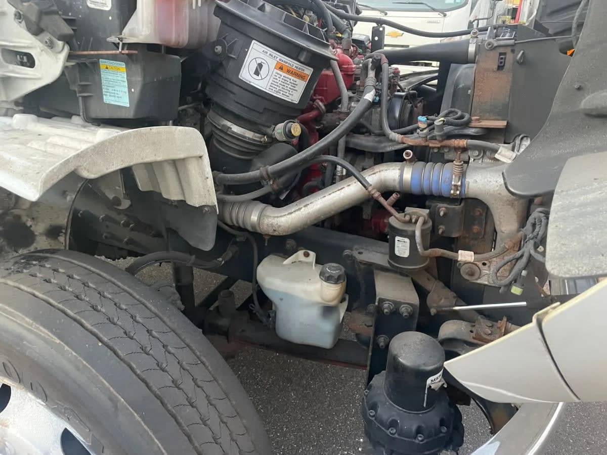 2016 Freightliner M2 106 in Farmingdale, NY — photo 12