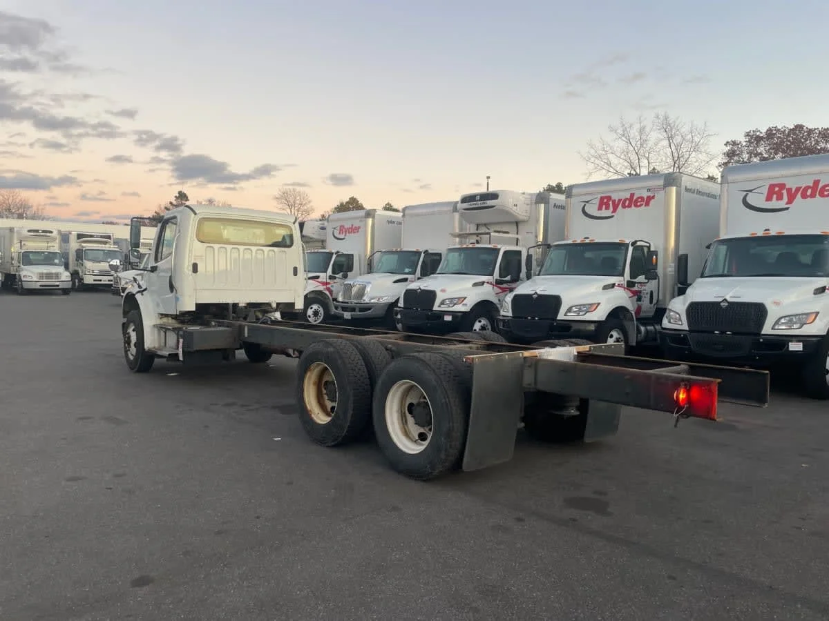 2016 Freightliner M2 106 - image 6