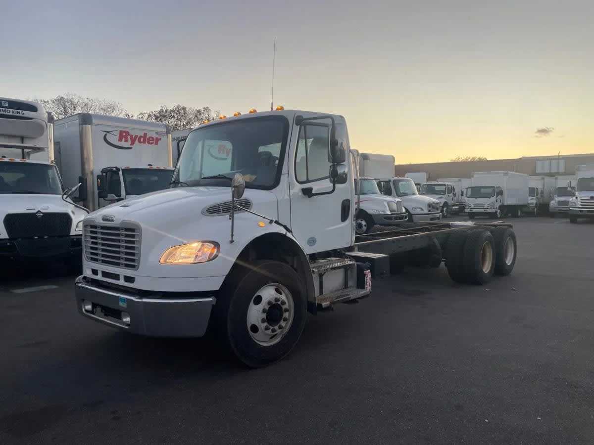 2016 Freightliner M2 106 in Farmingdale, NY