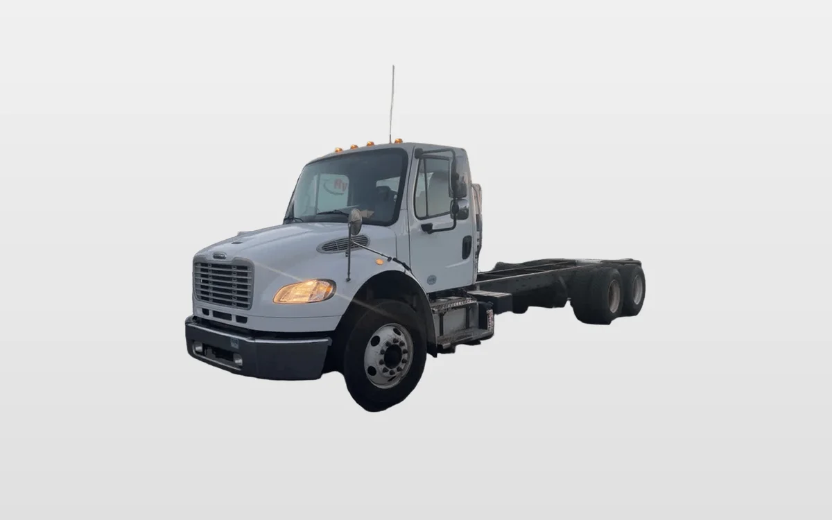 2016 Freightliner M2 106 - image 1