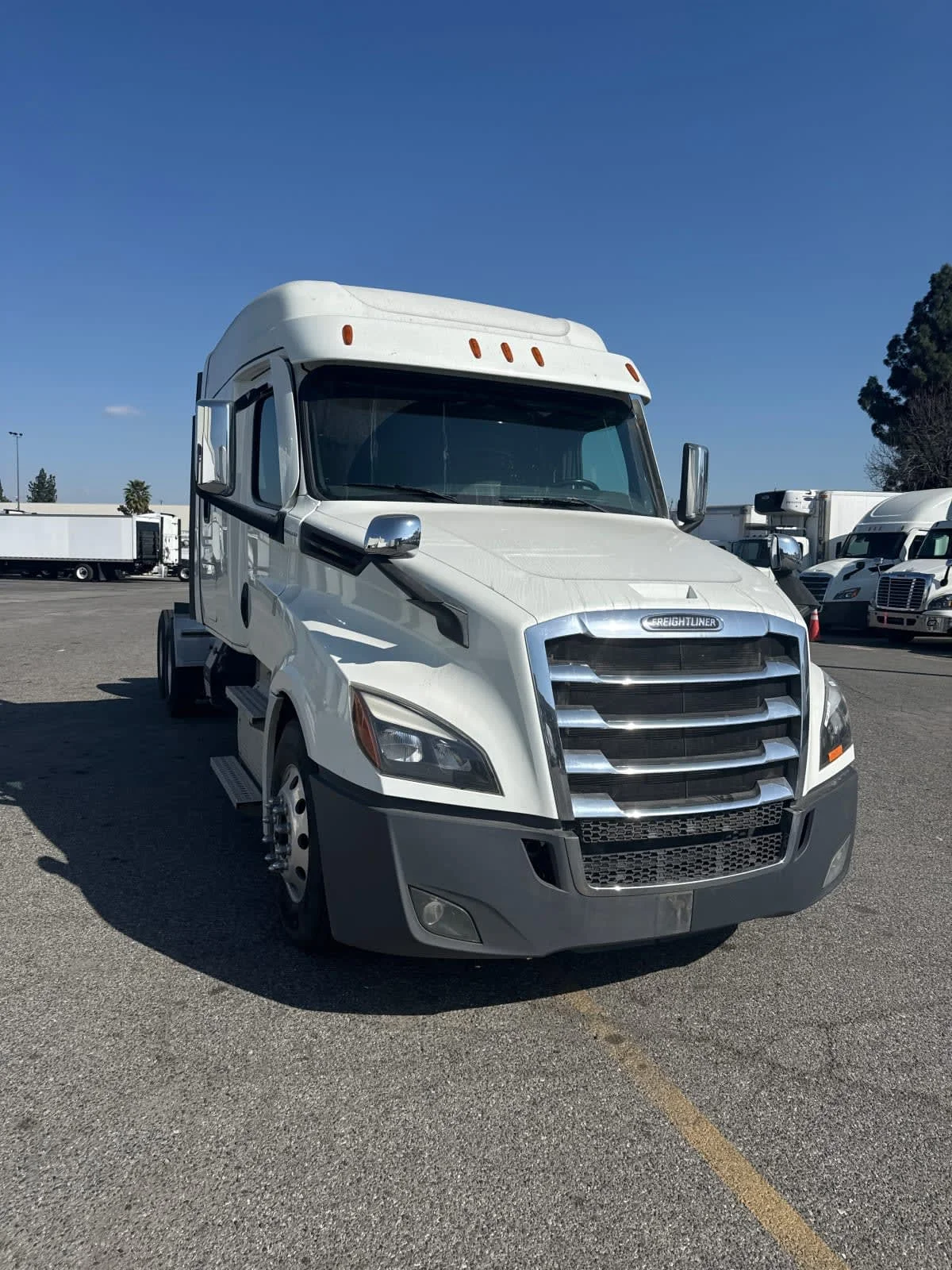 2020 Freightliner Cascadia - image 3