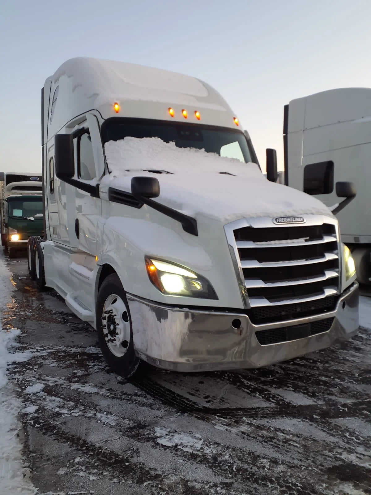 2021 Freightliner Cascadia - image 3