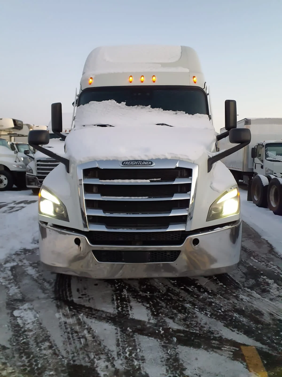 2021 Freightliner Cascadia - image 2