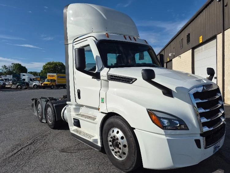 2023 Freightliner Cascadia in Harrisburg, PA