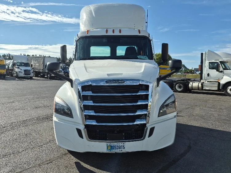 2023 Freightliner Cascadia in Harrisburg, PA — photo 2