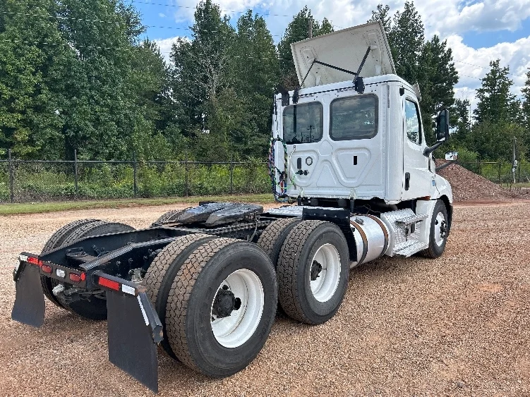 2020 Freightliner Cascadia - image 7