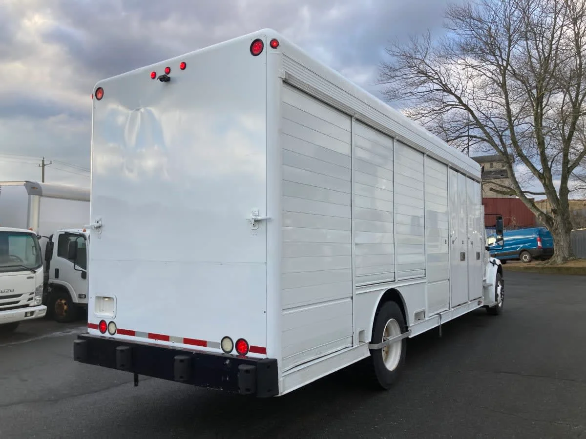 2014 Freightliner M2 106 - image 4