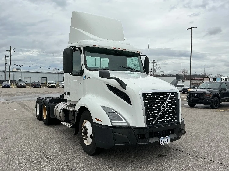 2019 Volvo VNL 300 - image 1