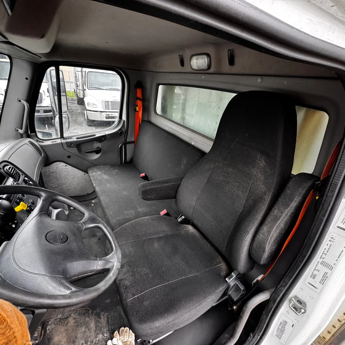2019 Freightliner M2 106 - image 8